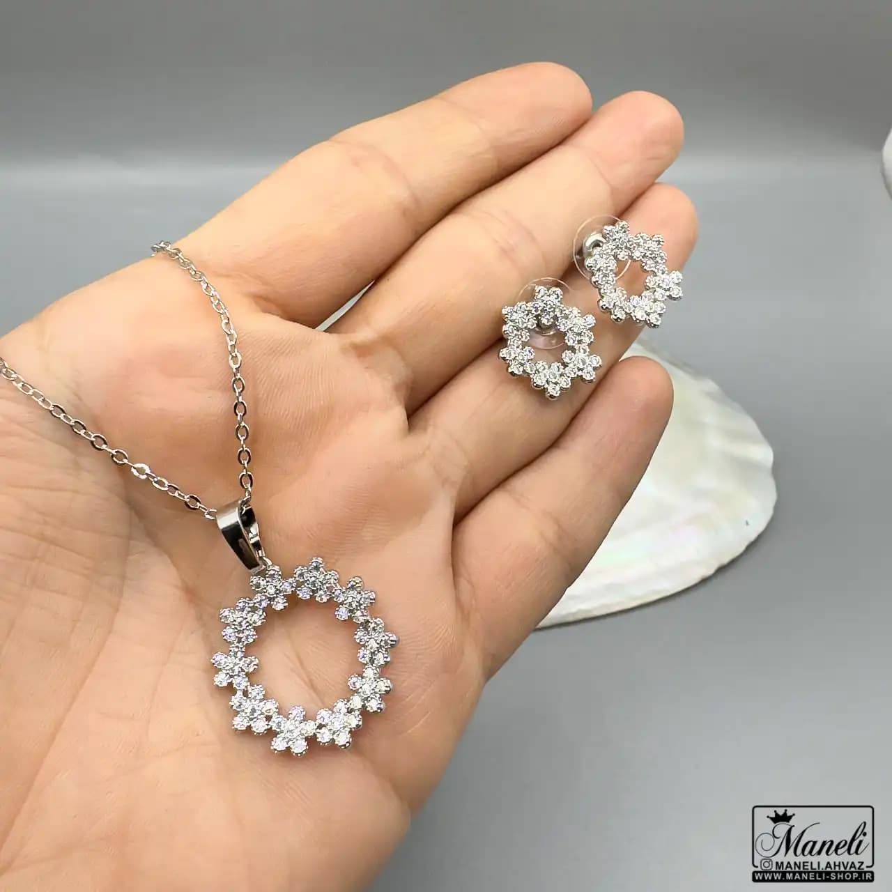 نیم ست طرح گل استیل fashion jewelry | رنگ ثابت 14031165 — تصویر ۳