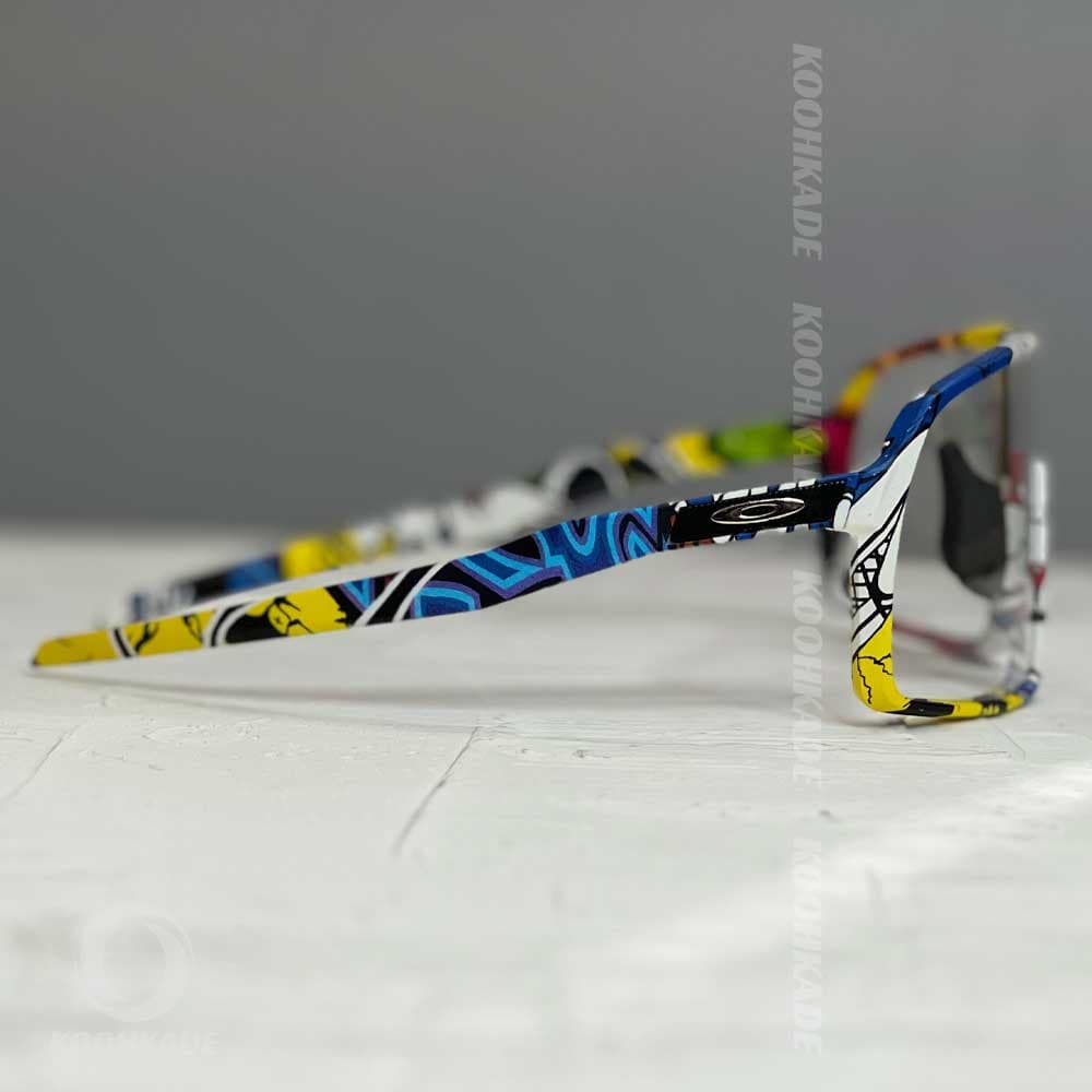 عینک فوتوکرومیک OAKLEY SUTRO فریم سفید صورتی طرحدار — تصویر ۲