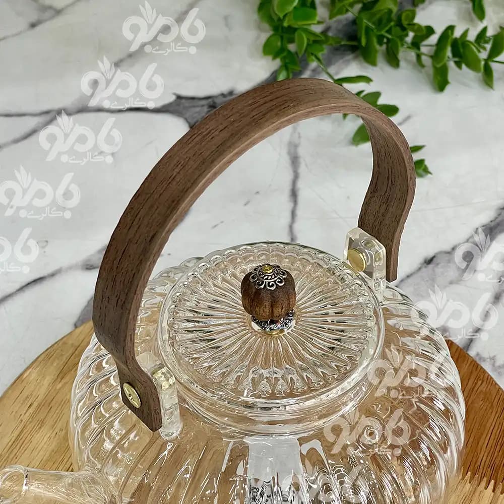 قوری پیرکس شیار دار دسته چوب 800میل 961/1 — تصویر ۳