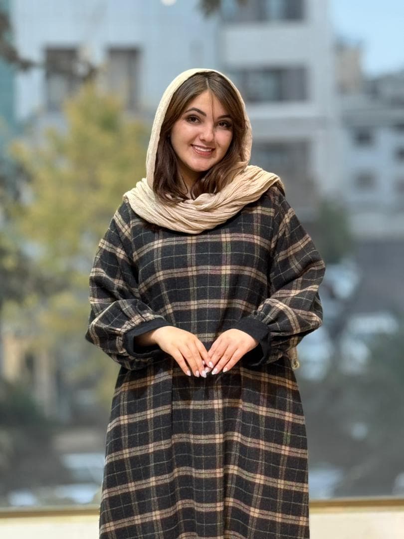 پیراهن هدیه مشکی نسکافه ای چهارخونه — تصویر ۲