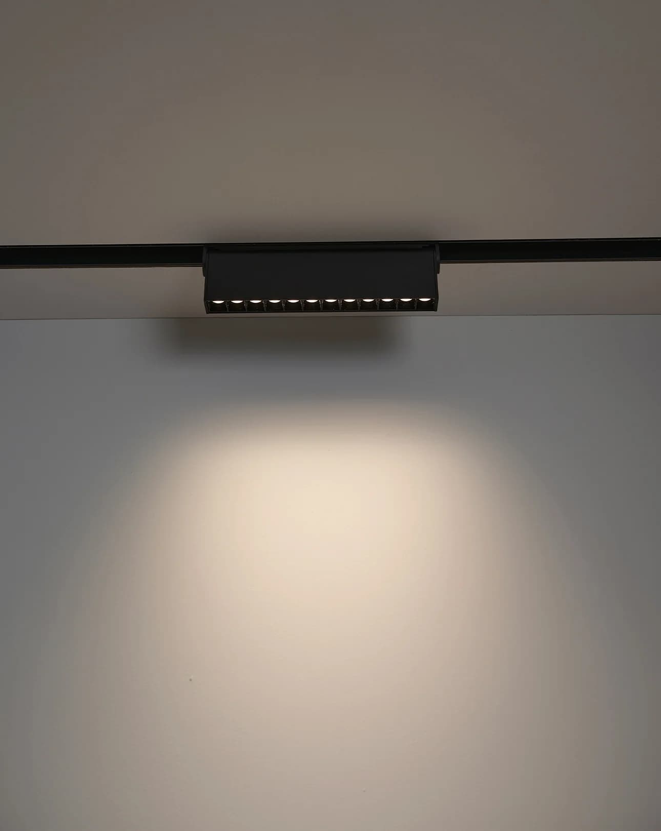چراغ ریلی طرح مگنتی فکی متحرک نقطه ای 12وات LED کد 205 — تصویر ۶