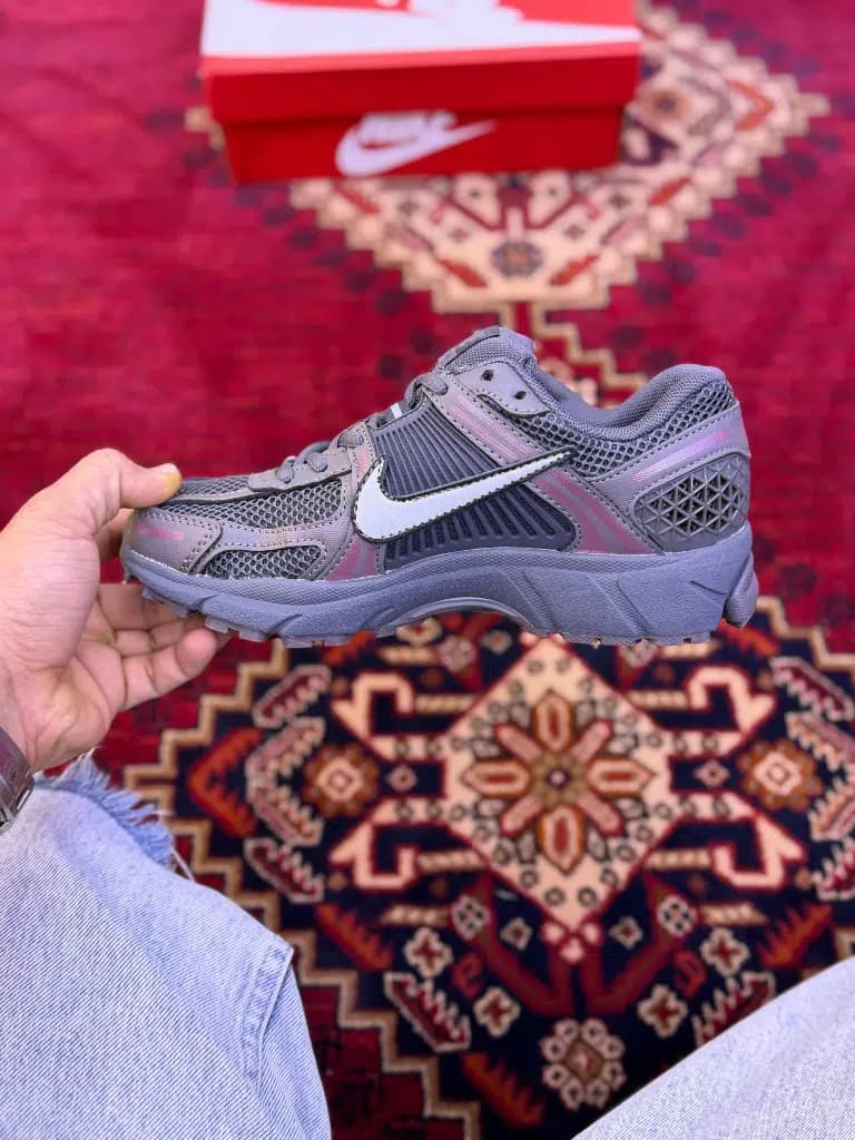 کتونی دخترانه نایکی وومرو 5 nike vomero 5 — تصویر ۳