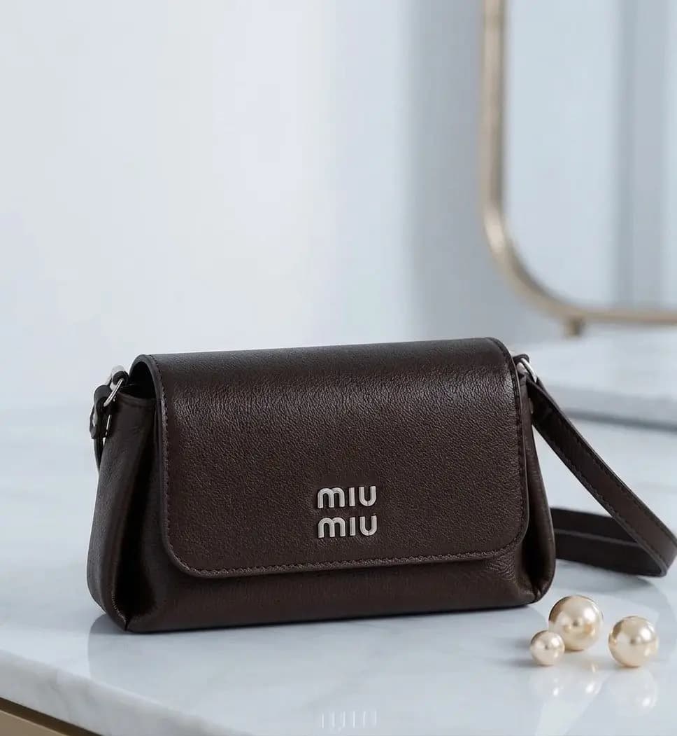 کیف پاسپورتی جدید زنانه طرح miu miu خوشگل و باکیفیت کد 4739 — تصویر ۲