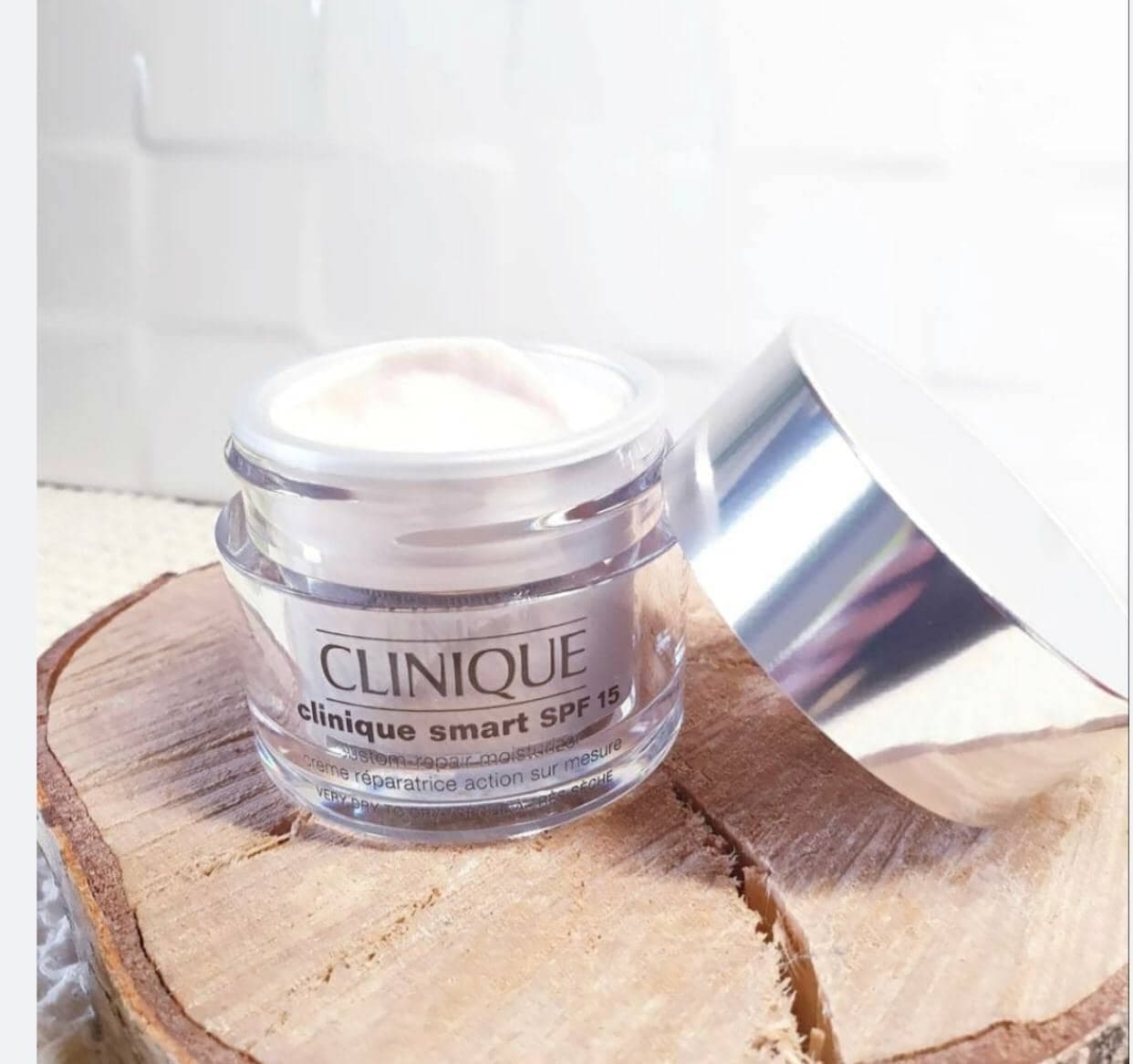کرم روز آبرسان ترمیم کننده و ضد چروک اسمارت کلینیک حاوى spf15 — تصویر ۲