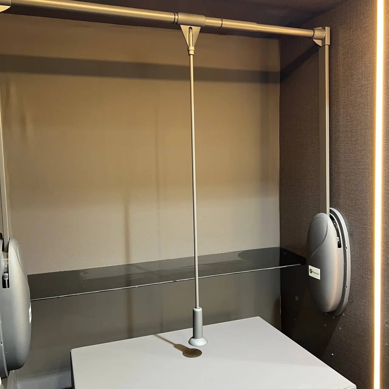 رگال با جک آسانسوری سری لوکس رنگ نوک مدادی عرض 700mm-1050 فانتونی — تصویر ۲
