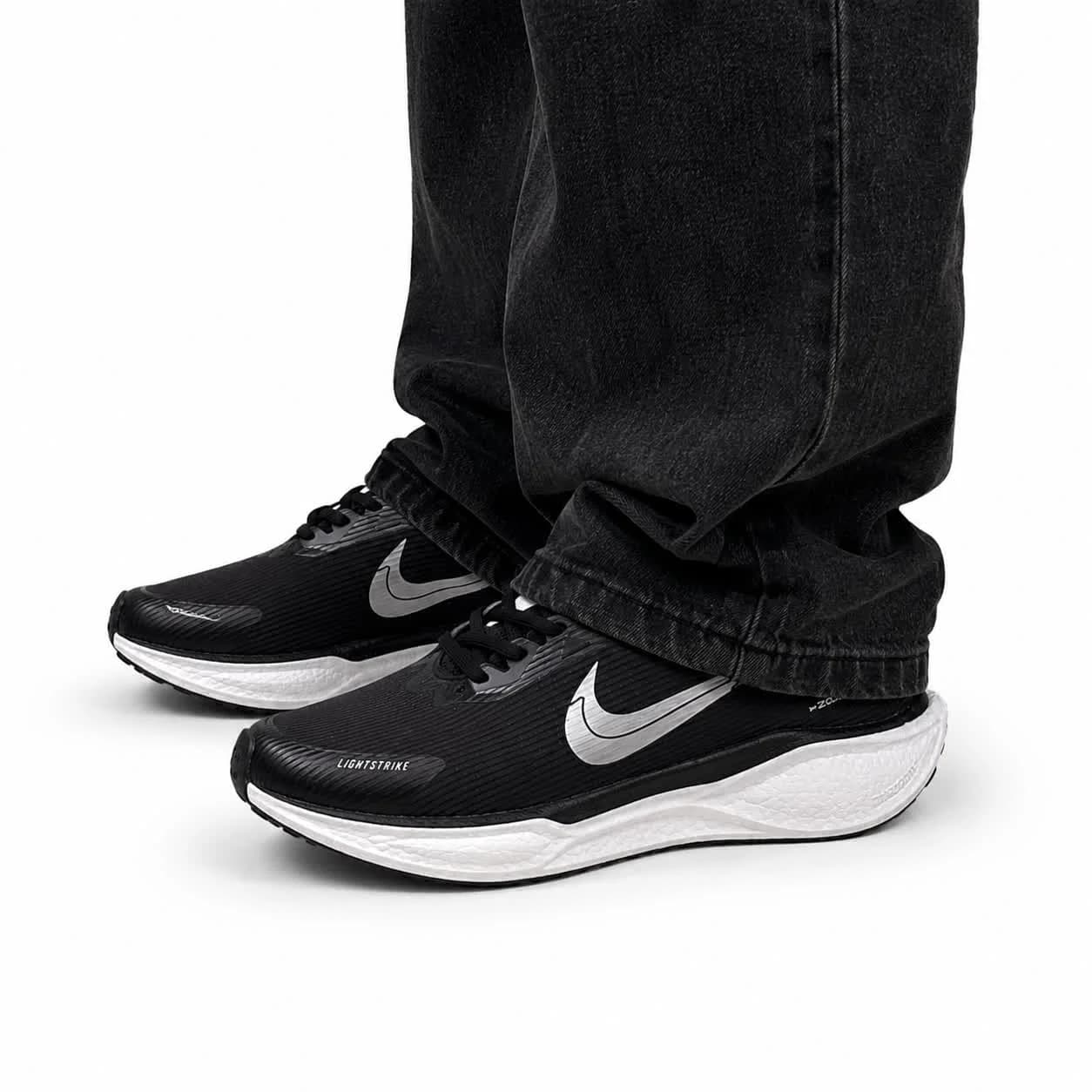 کتونی زیره بست مردانه مدل رانینگ نایکی مشکی NIKE — تصویر ۵