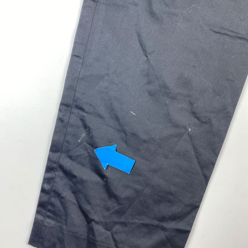 ایراد دار _ شلوار طرح کمردکمه ای ساده مشکی رنگ – 10 تا 12 سال — تصویر ۴