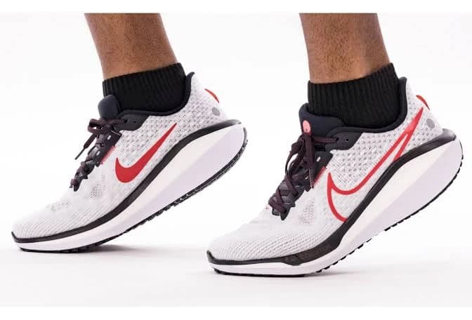 نایک Vomero 17 مردانه مدل (White/Fire Red) — تصویر ۸
