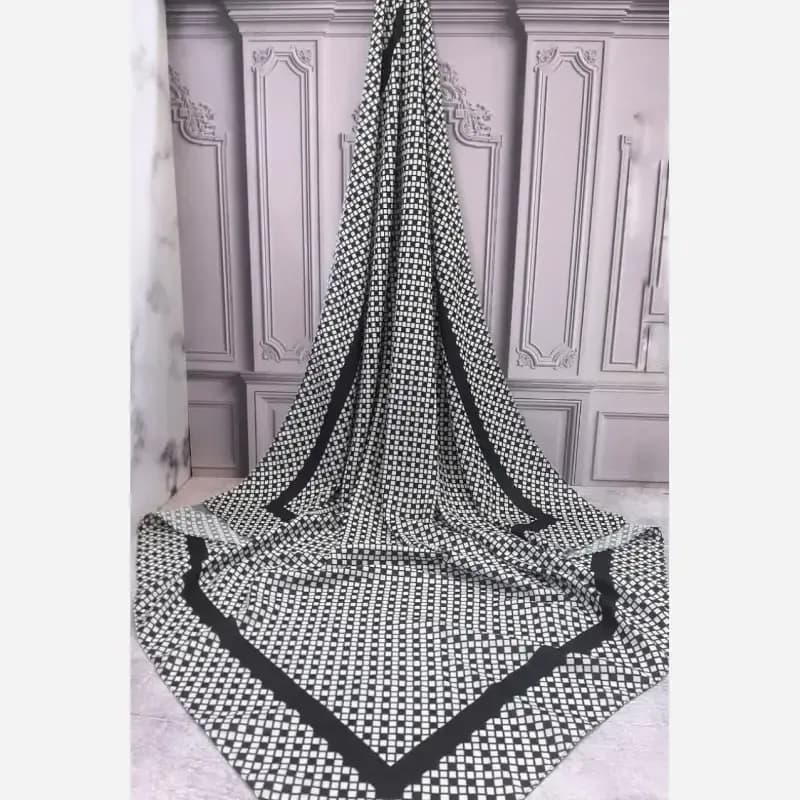 روسری نخ طرح مایایه سفید مشکی دوردوز ابعاد 140 در 140 — تصویر ۱۲