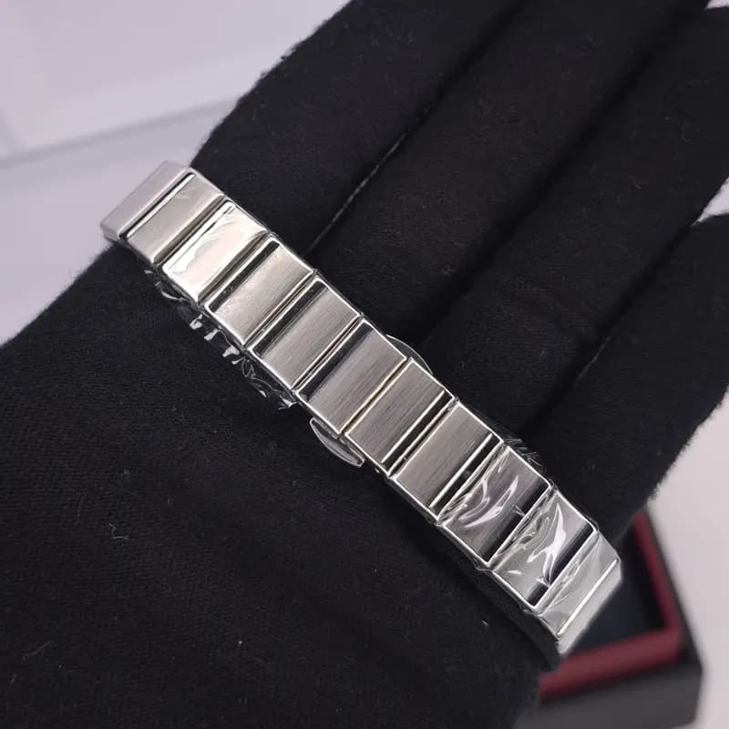 ساعت مچی زنانه امگا کانسلیشن مدل ایندکس خطی نقره ای سفید صدفی (Omega Constellation) — تصویر ۳