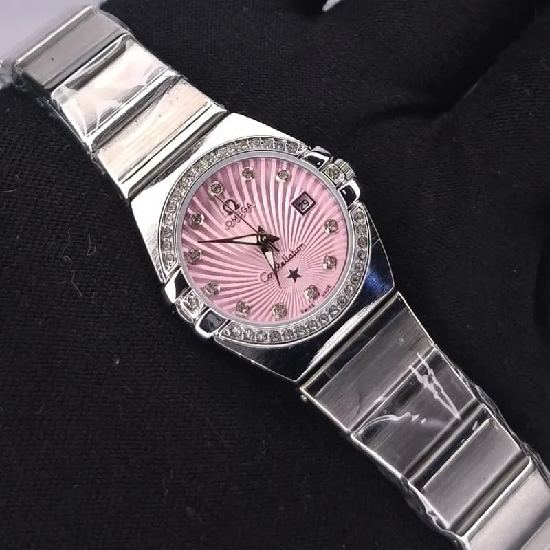 ساعت مچی زنانه امگا کانسلیشن مدل ایندکس نگین دار نقره ای (Omega Constellation) — تصویر ۴