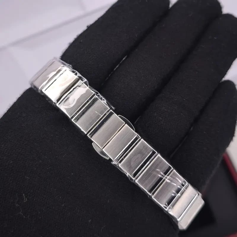 ساعت مچی زنانه امگا کانسلیشن مدل ایندکس نگین دار نقره ای (Omega Constellation) — تصویر ۲