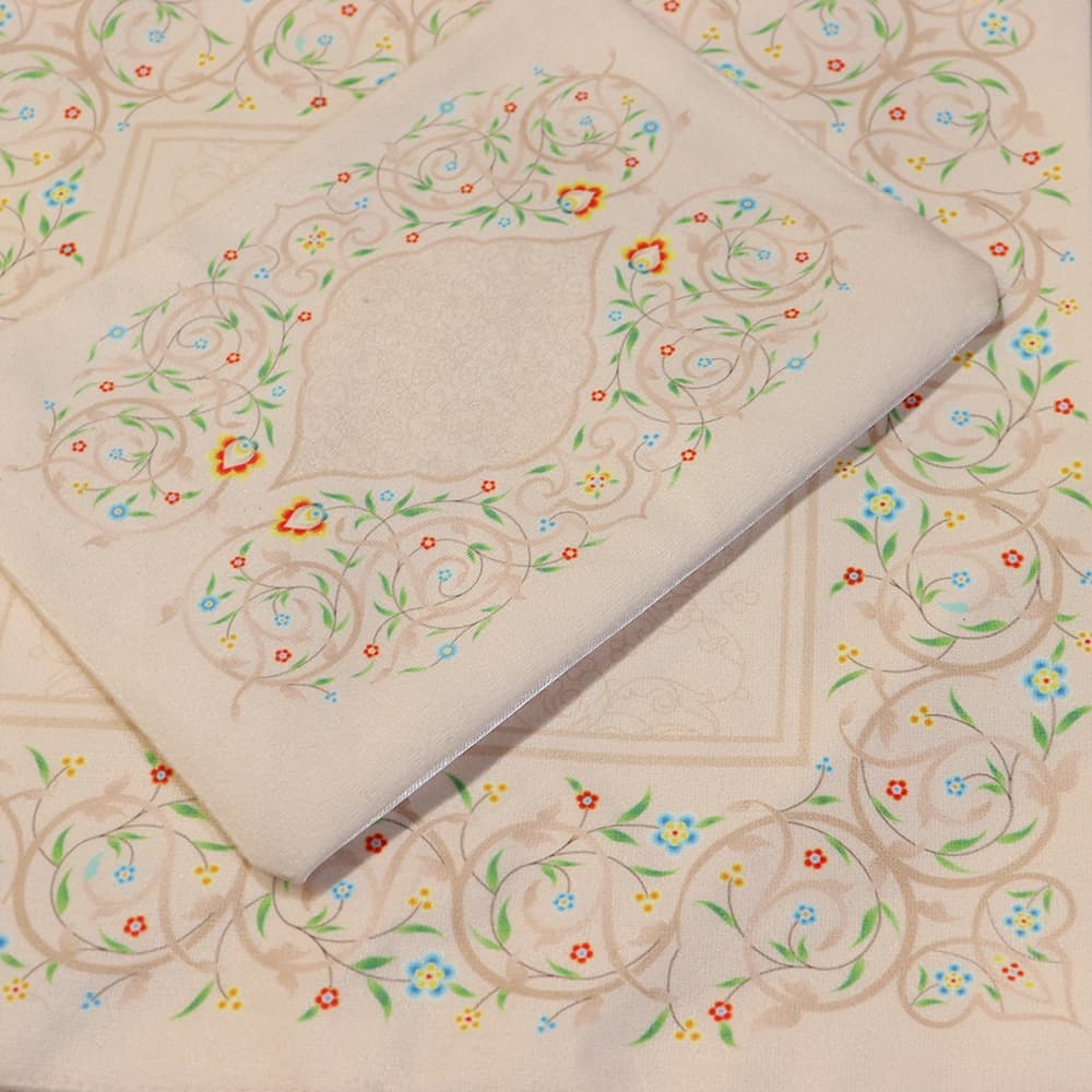سجاده جانماز مخمل سه تیکه طرح بهشت کرم کد 0588 — تصویر ۳