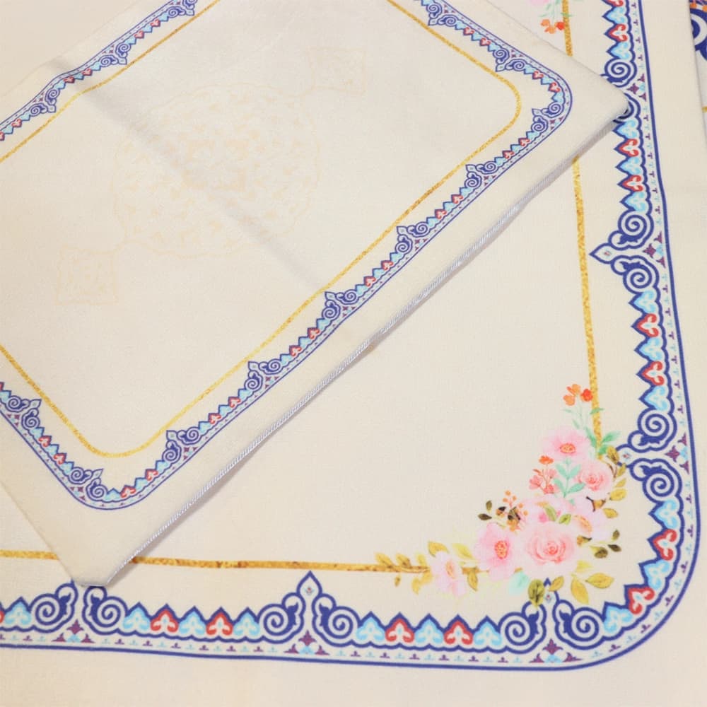 سجاده جانماز مخمل سه تیکه طرح گل کرم کد 0581 — تصویر ۲