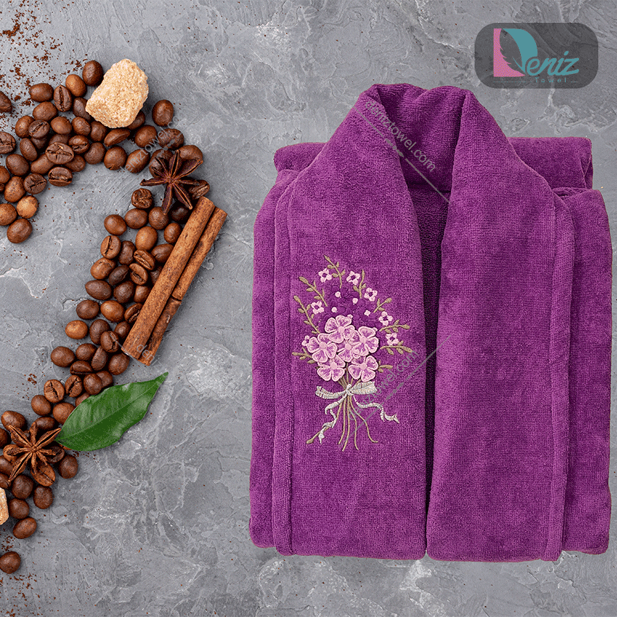حوله تن پوش طرح گلدوزی یاس رنگ ارغوانی