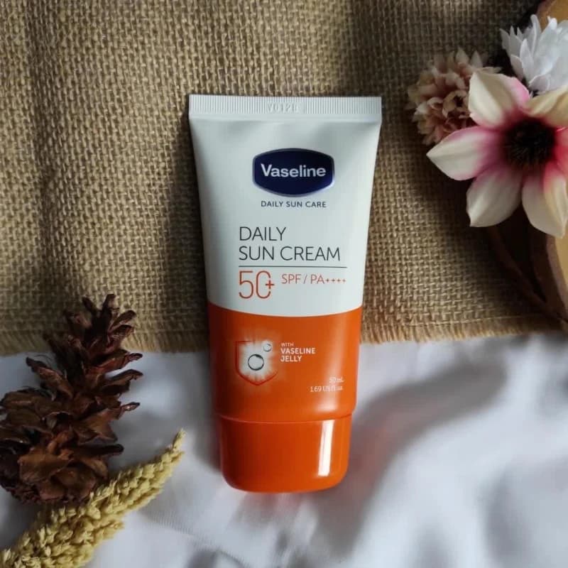 کرم ضدآفتاب وازلین SPF50 — تصویر ۲