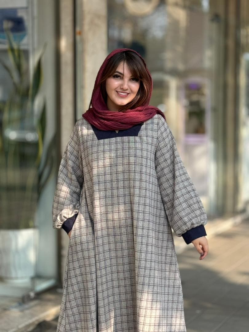 پیراهن هدیه طوسی خط مشکی زرشکی — تصویر ۴