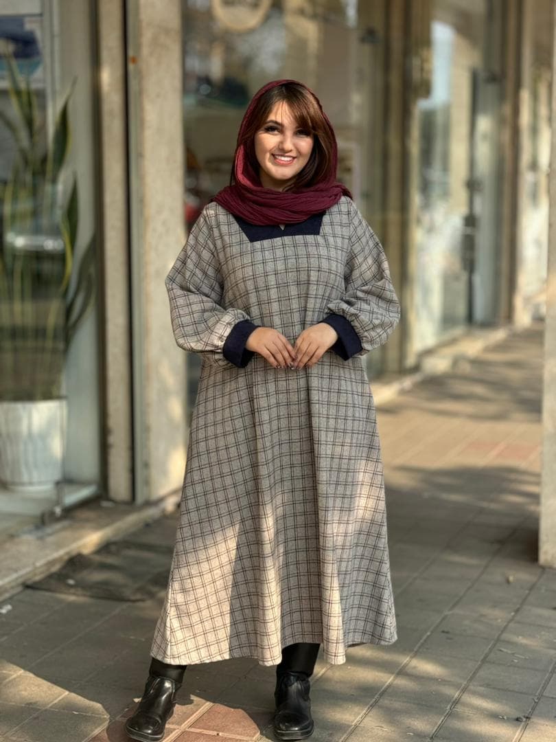 پیراهن هدیه طوسی خط مشکی زرشکی — تصویر ۲