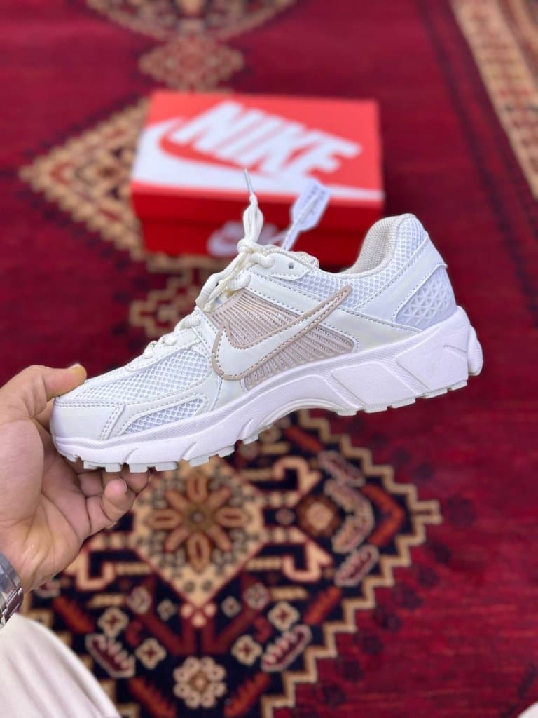 کتونی دخترانه و زنانه نایکی زوم وومرو 5 nike zoom vomero 5 — تصویر ۳