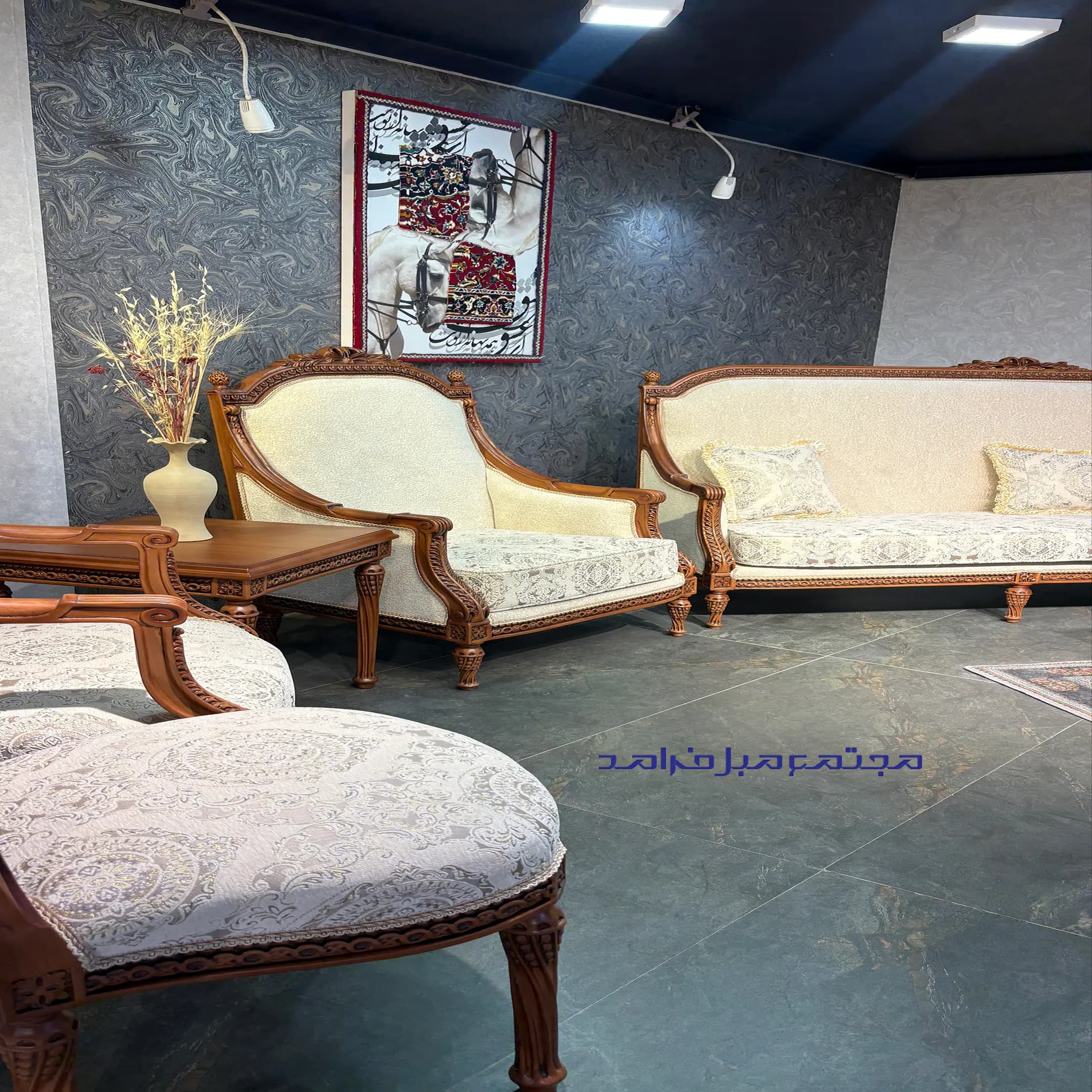 مبل استیل 9 نفره کاجی پاپیونی با جلومبلی و دو عسلی — تصویر ۴
