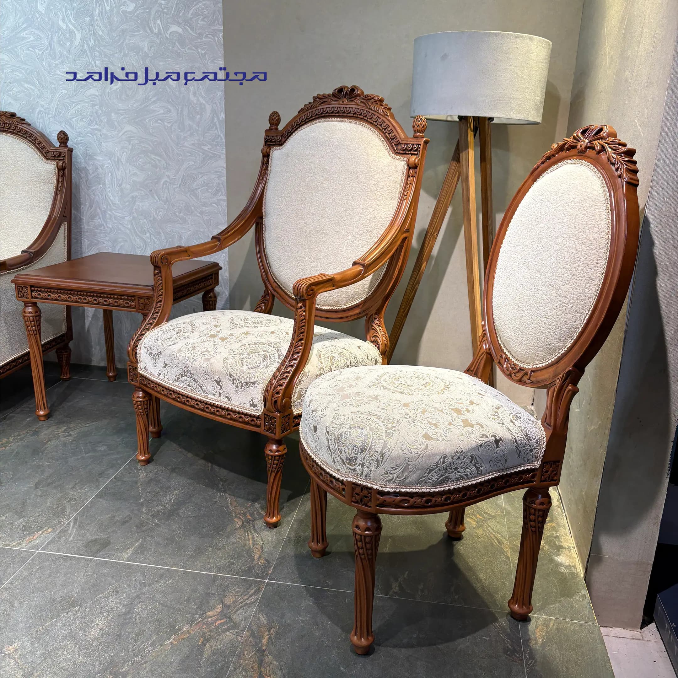 مبل استیل 9 نفره کاجی پاپیونی با جلومبلی و دو عسلی — تصویر ۶