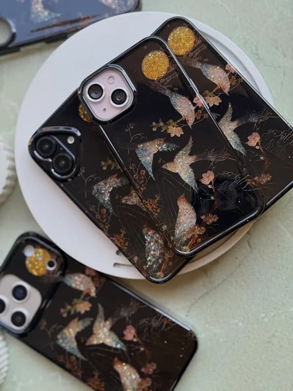 قاب طرح پرواز گوشی آیفون 17 پرومکس — تصویر ۵