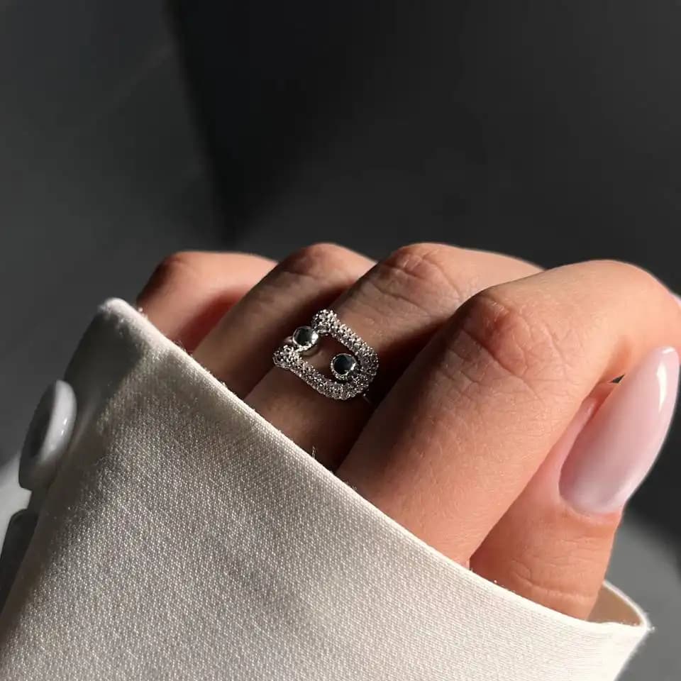 انگشتر زنانه و دخترانه جواهری طرح هرمس نقره ای ضد حساسیت رنگ ثابت فری سایز کد atk — تصویر ۲