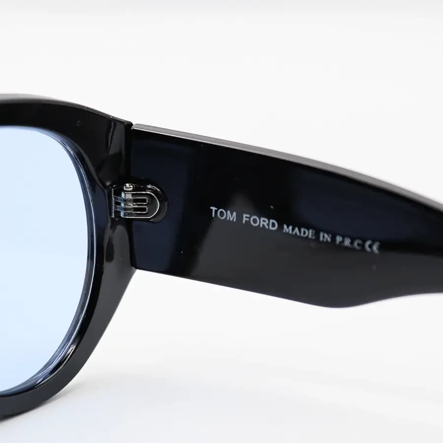 عینک دید در شب Tom Ford با فریم رنگ مشکی، شکل خلبانی، دسته پهن و لنز آبی رنگ مدل W68228 — تصویر ۵