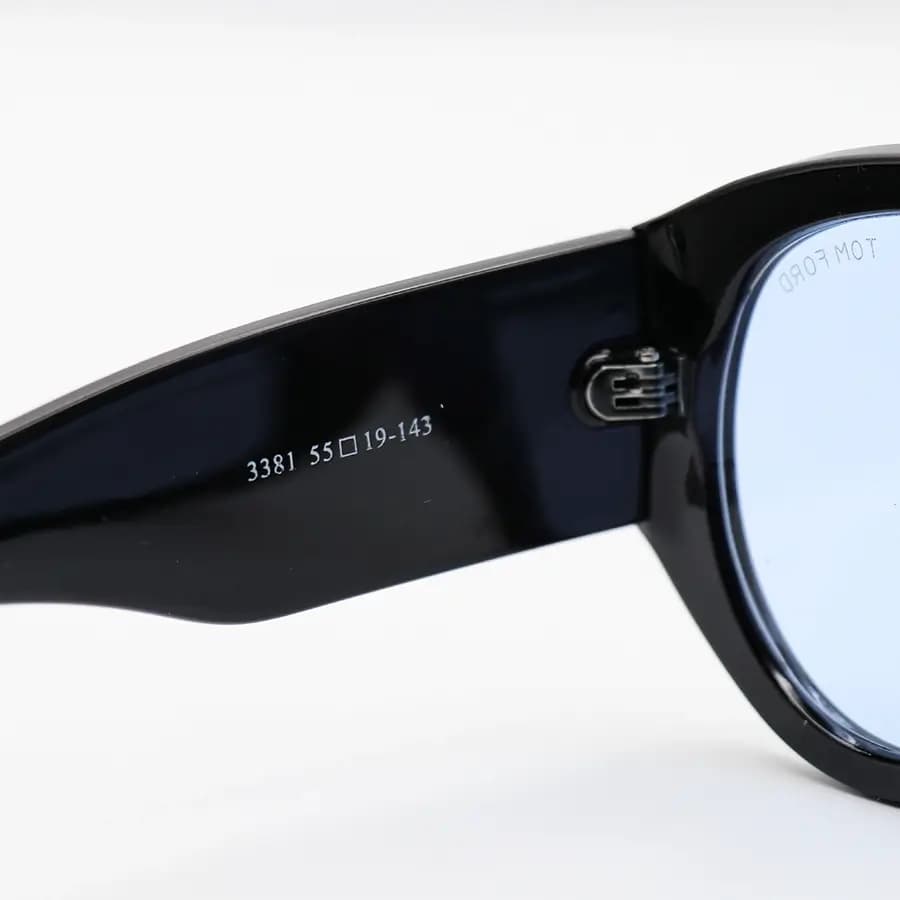 عینک دید در شب Tom Ford با فریم رنگ مشکی، شکل خلبانی، دسته پهن و لنز آبی رنگ مدل W68228 — تصویر ۷