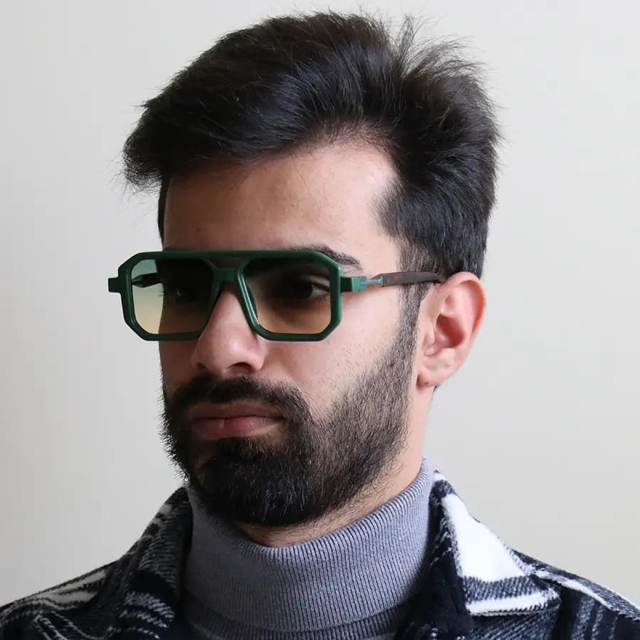 عینک دید در شب Fendi با فریم مشکی براق، شکل مربعی، دو پل بینی و لنز زرد رنگ مدل M6125 — تصویر ۲