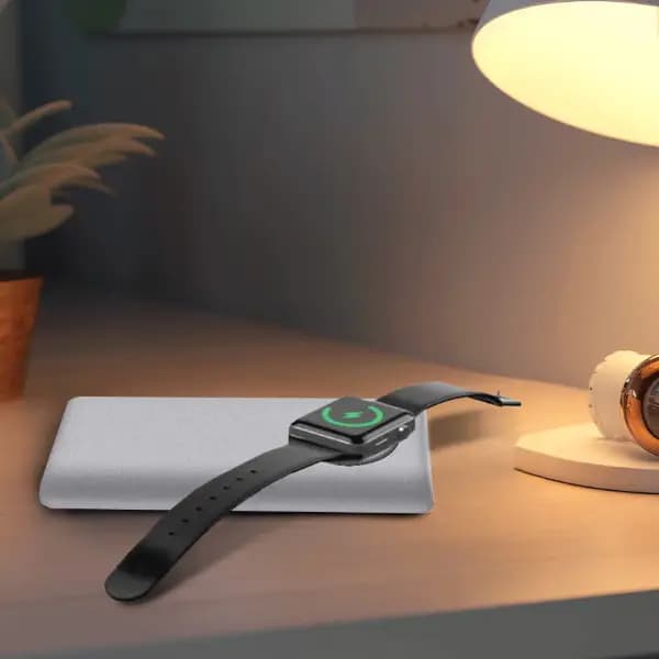 پاوربانک 10000 هزار ۲ در ۱ و شارژر بیسیم ساعت گرین لاین مدل Green Lion 2 in 1 Power Bank 10000mAh with Wireless Watch Charger 2.5W — تصویر ۴