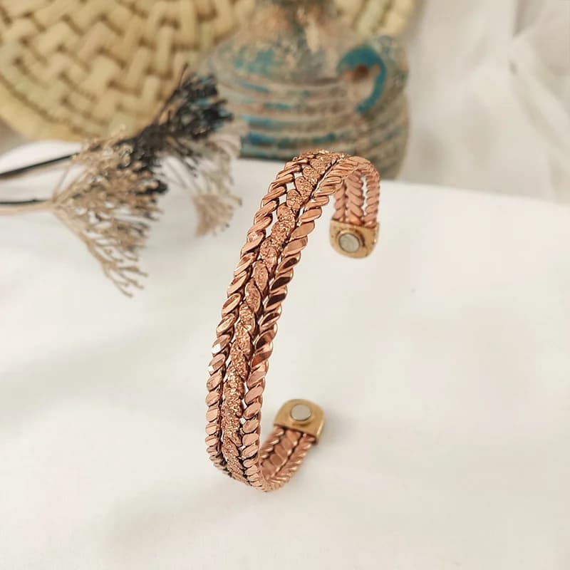 دستبند مسی مگنتی پیچ سه ردیف دو بر مات ضربه و وسط تراشJW701 — تصویر ۳