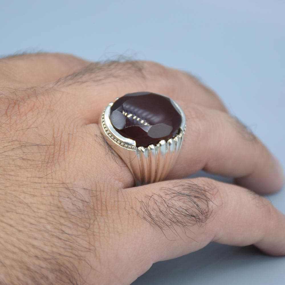 انگشتر عقیق یمنی درشت، خوشرنگ و تراشدار مردانه «کد 6008» — تصویر ۵