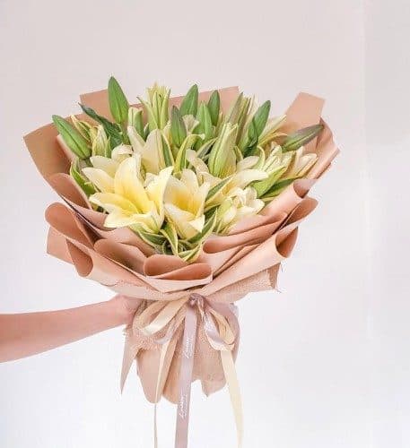 چطور میتوانم گل لیلیوم و اورینتال را برای گل تبریک به شریک زندگی خریداری کنم؟