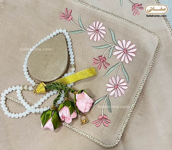 جانماز گلدوزی ملیسا گلدار نسکافه ای — تصویر ۲