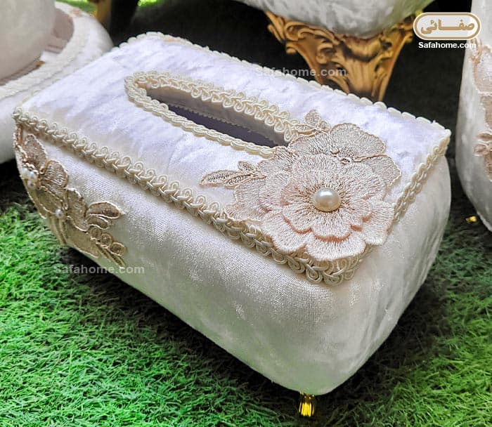 سرویس صندوقچه مخمل 5 تکه طرح گل برجسته کلارا شیری — تصویر ۸