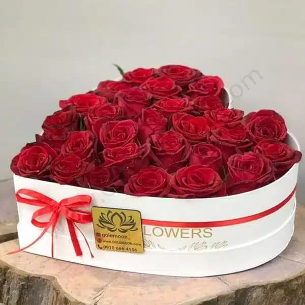 باکس گل قلب 30 شاخه — تصویر ۲