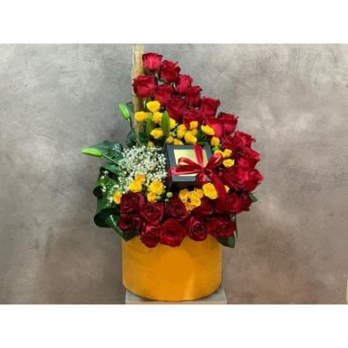گل فروشی نزدیک شیرینی فروشی لوکس طلایی محله گلچین تهران sh308