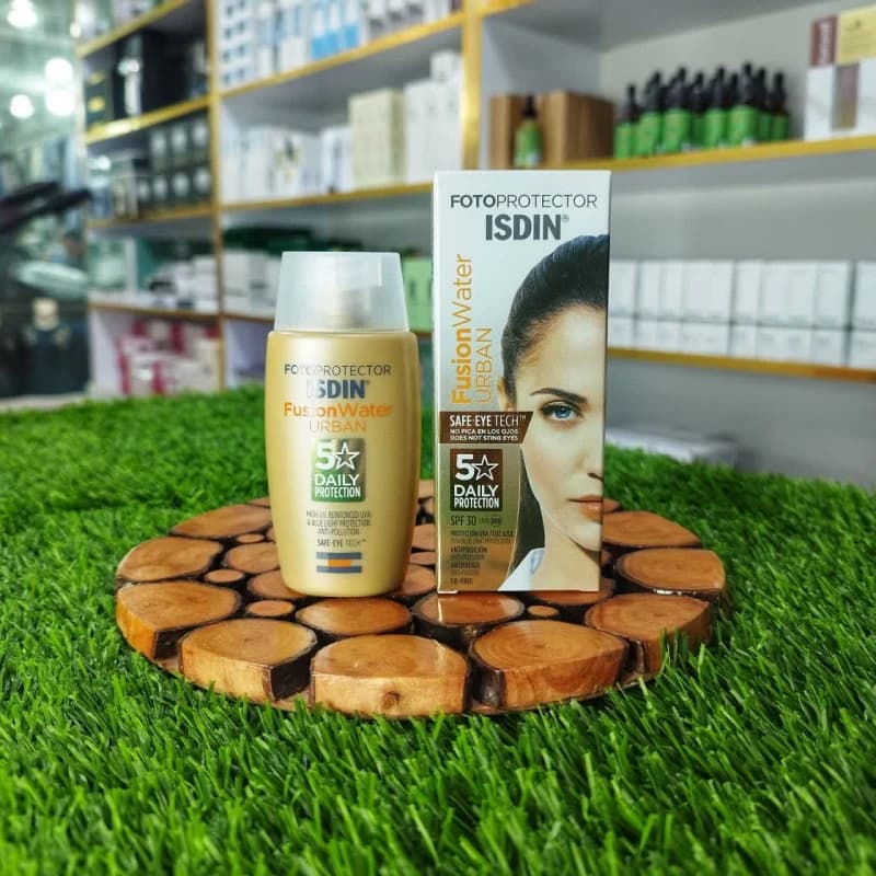 ضدآفتاب ایزدین اوربان فیوژن واتر SPF30 — تصویر ۲