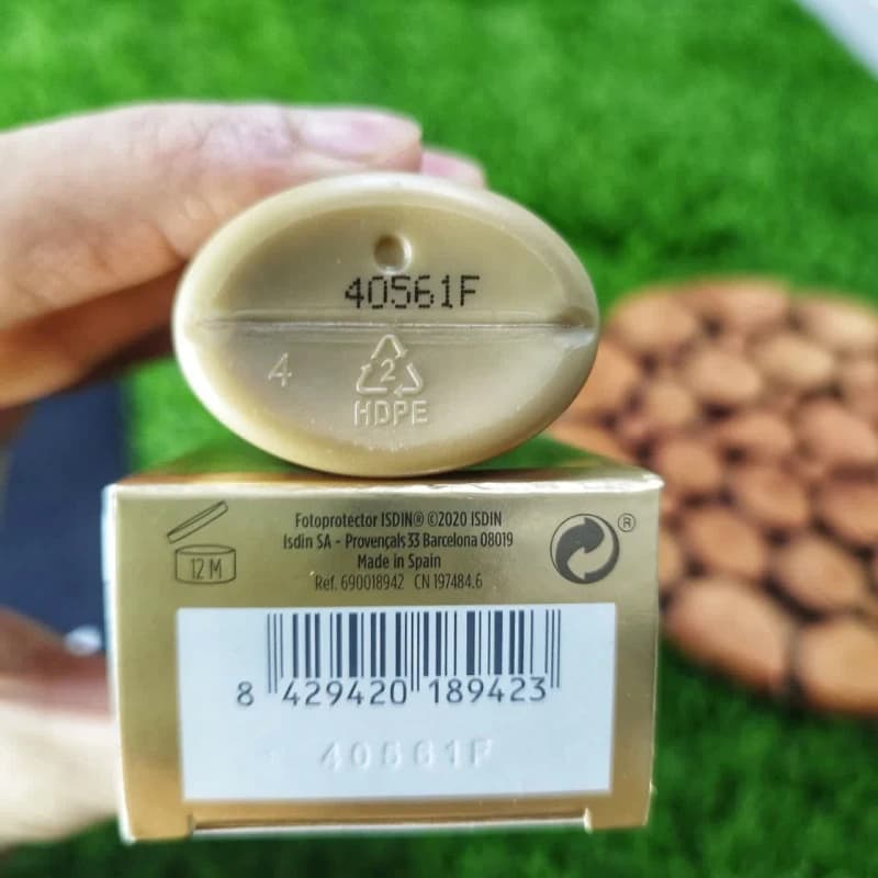 ضدآفتاب ایزدین اوربان فیوژن واتر SPF30 — تصویر ۳