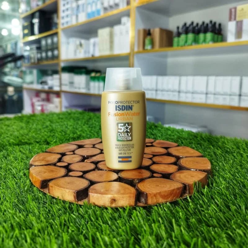 ضدآفتاب ایزدین اوربان فیوژن واتر SPF30 — تصویر ۴