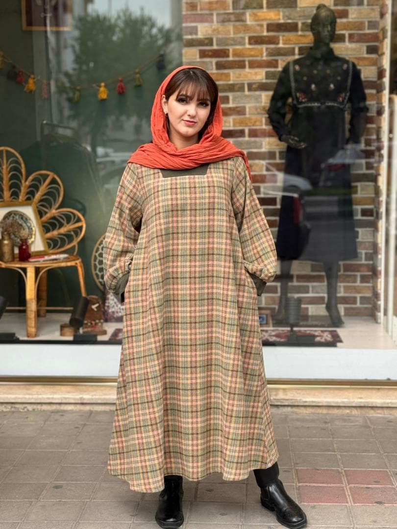 پیراهن هدیه زیتونی خردلی چهارخونه ریز — تصویر ۴