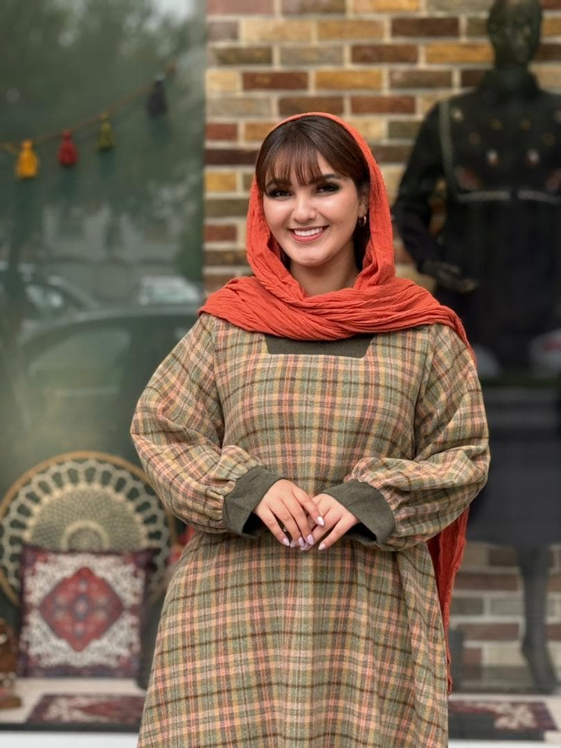 پیراهن هدیه زیتونی خردلی چهارخونه ریز — تصویر ۳