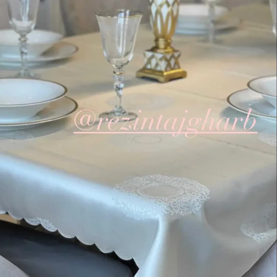 رومیزی ژاگارد مستطیل طرح رومانس رزین تاژ — تصویر ۲