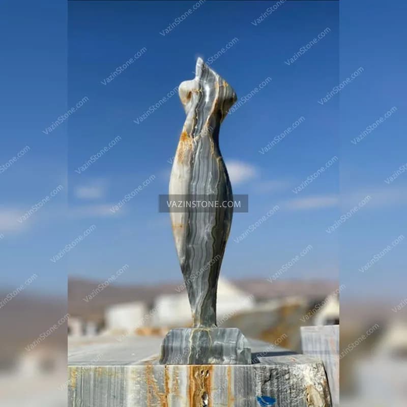 مجسمه سنگی لیدی مرمر — تصویر ۳