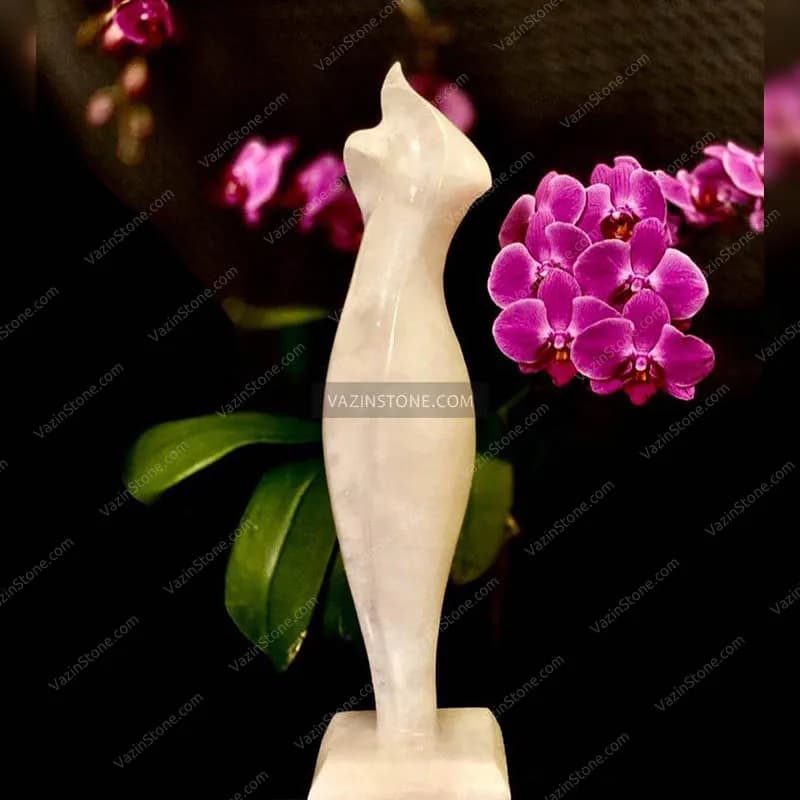 مجسمه سنگی لیدی مرمر — تصویر ۲