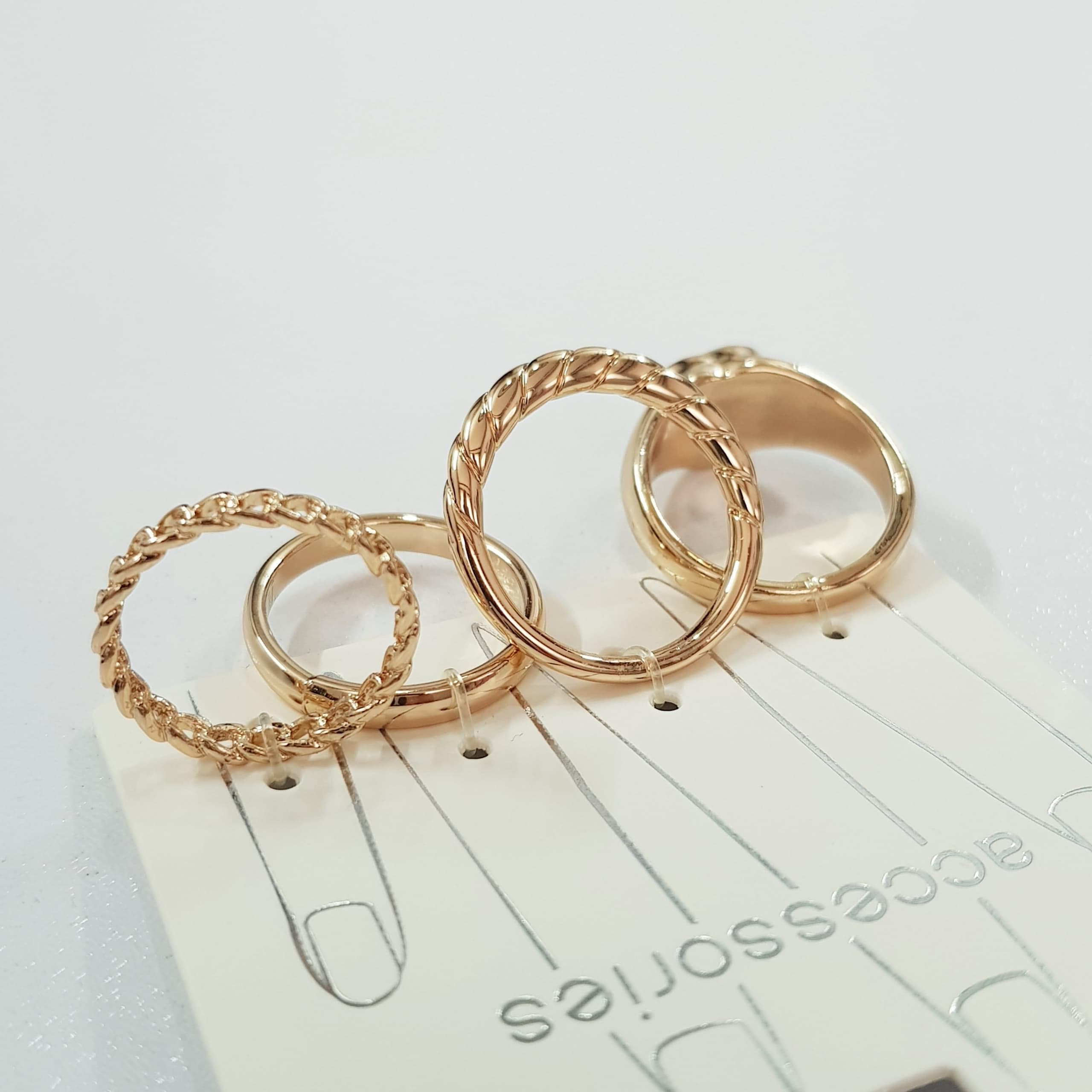 پک چهار عددی انگشتر و حلقه طلایی نگین دار سایز ۸-۷ برند Accessories کد ۱۵۰۹۳ — تصویر ۳