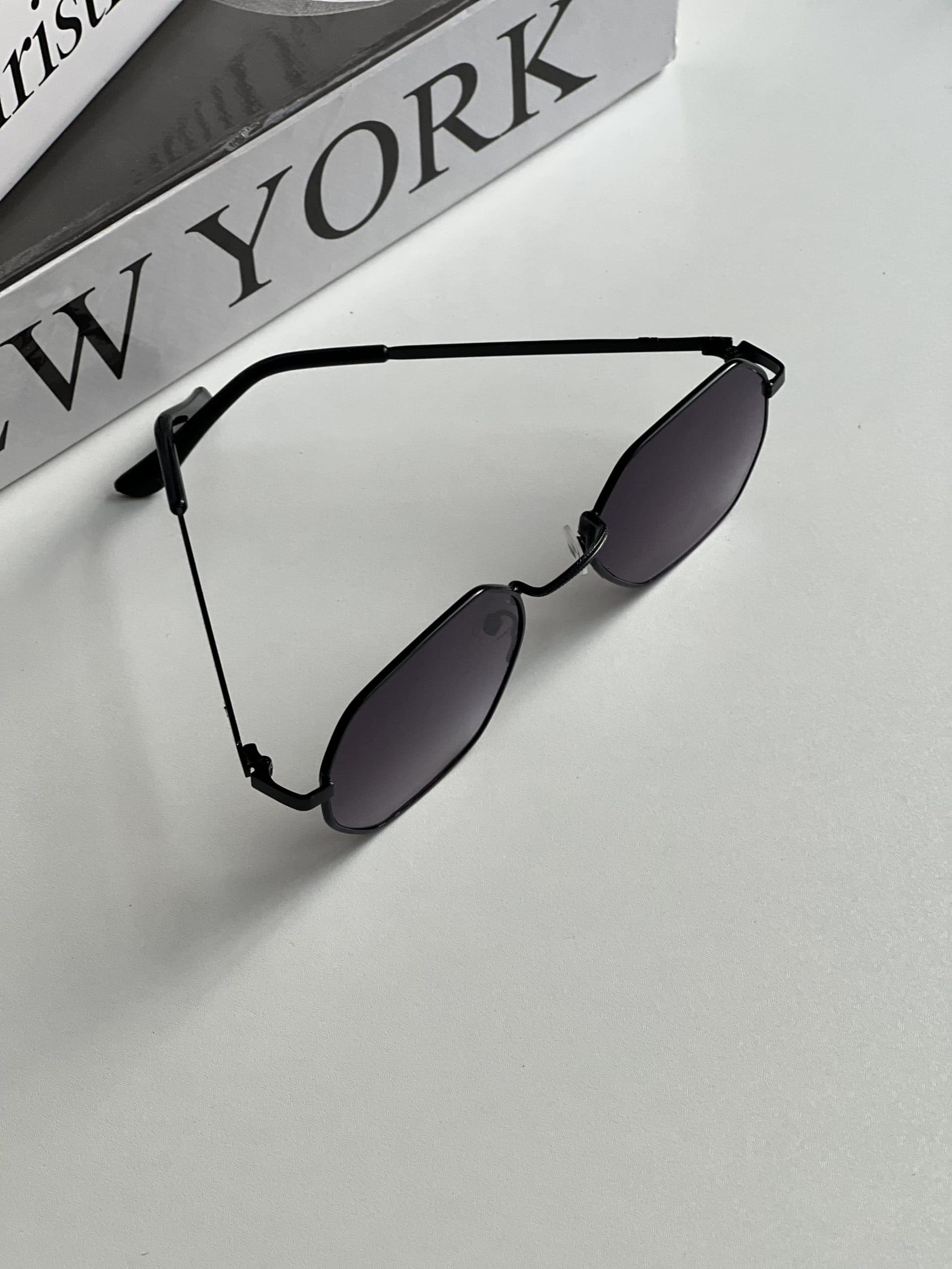 عينك آفتابي برند Dior اسپرت گرد دودی ترند يووي 400 — تصویر ۲