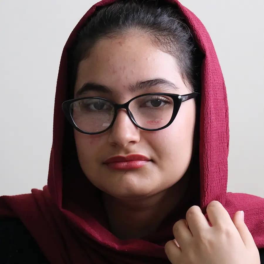 عینک طبی OPTICALL با فریم رنگ مشکی براق، بیضی شکل، جنس TR و ساخت ترکیه مدل MOD157 — تصویر ۲