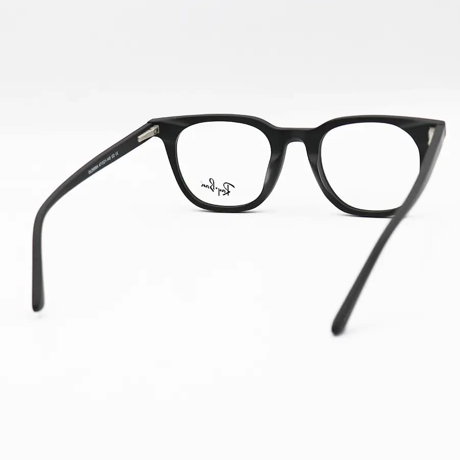 عینک طبی تک کاوره Ray-Ban با فریم رنگ مشکی مات، شکل مربعی، لولا فنردار و کاور دودی تیره و پلاریزه مدل OLD008A — تصویر ۴